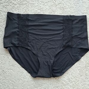 Marilyn Monroe Black Seamless Apparel